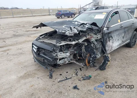 2015 Mercedes-Benz C 300 4Matic из США, поврежденный, VIN 55SWF4KB7FU038428